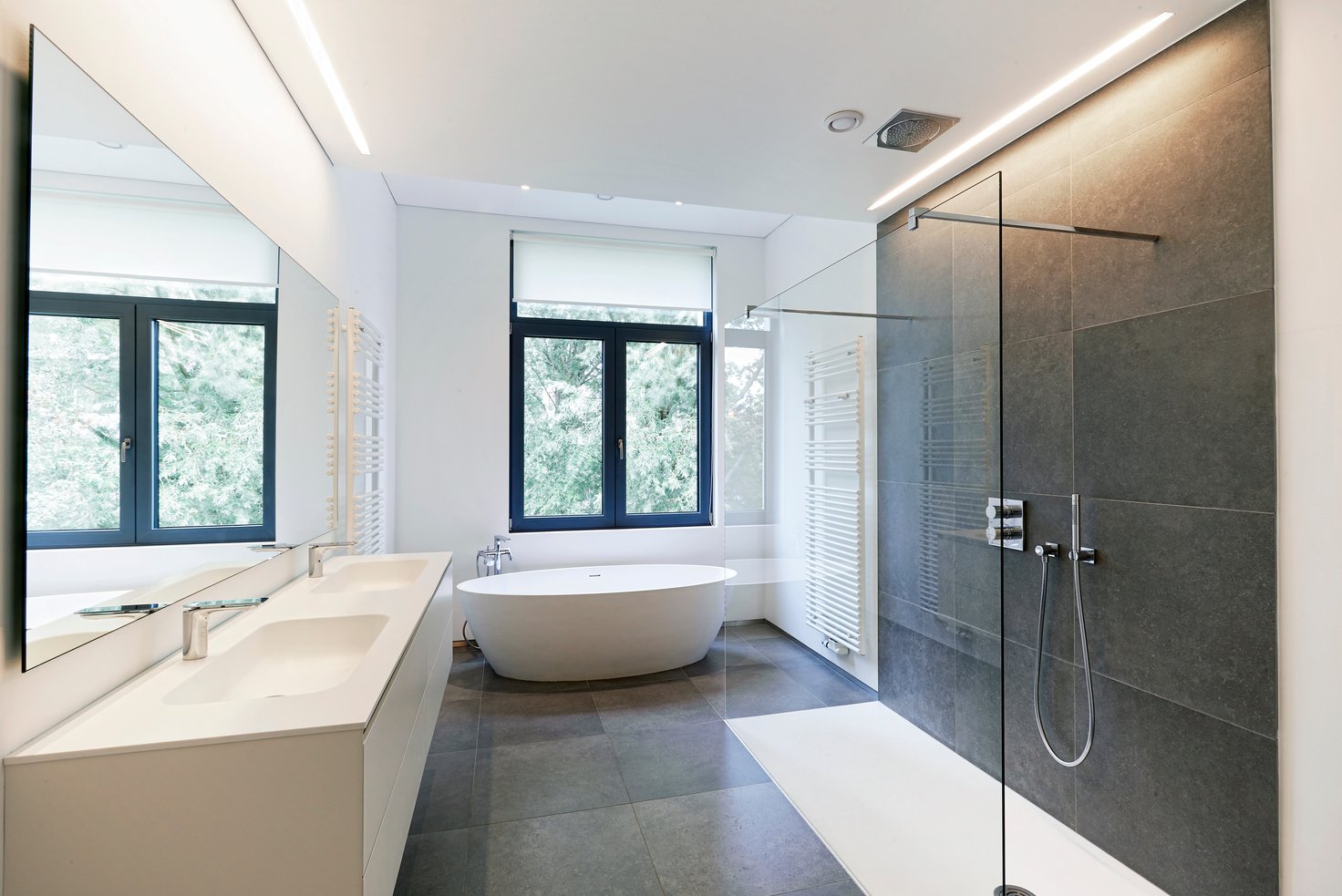 Bathtub in corian, Faucet and shower in tiled bathroom.